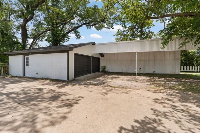 202 Roaring Springs Drive, Joshua, TX 76058