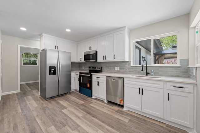 202 Roaring Springs Drive, Joshua, TX 76058