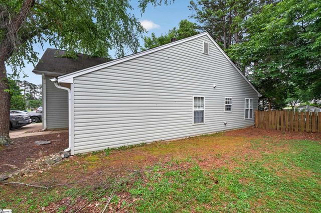 626 Thornbird Circle, Boiling Springs, SC 29316