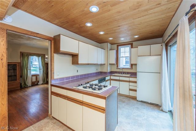 1550 Rydalmount Road, Cleveland Heights, OH 44118