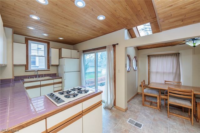 1550 Rydalmount Road, Cleveland Heights, OH 44118