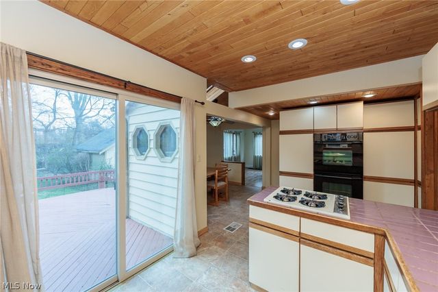 1550 Rydalmount Road, Cleveland Heights, OH 44118