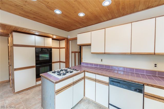 1550 Rydalmount Road, Cleveland Heights, OH 44118