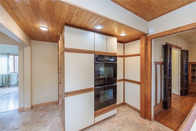 1550 Rydalmount Road, Cleveland Heights, OH 44118