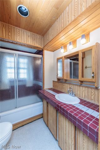 1550 Rydalmount Road, Cleveland Heights, OH 44118