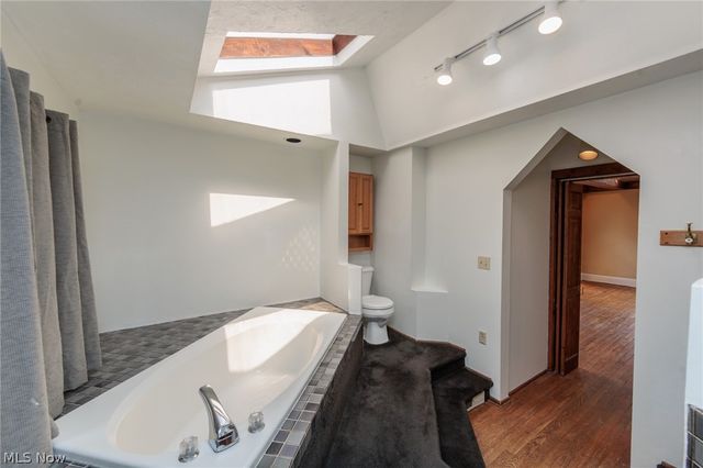 1550 Rydalmount Road, Cleveland Heights, OH 44118