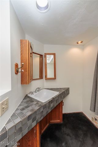 1550 Rydalmount Road, Cleveland Heights, OH 44118