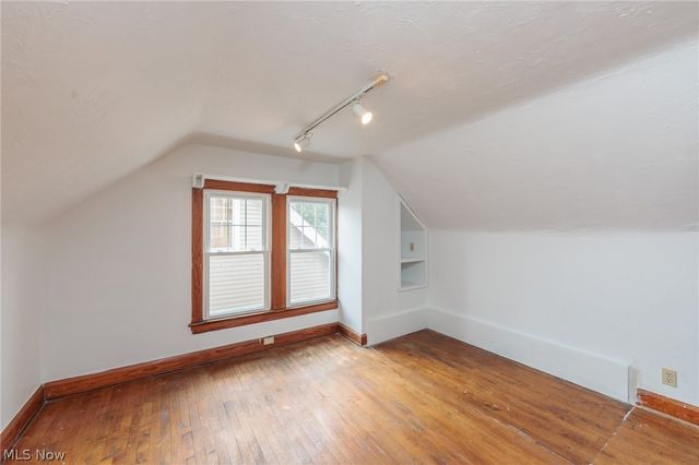 1550 Rydalmount Road, Cleveland Heights, OH 44118