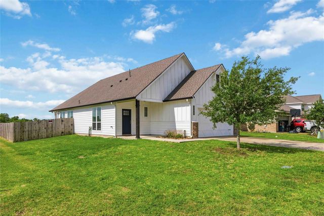 148 Austin Road, Angleton, TX 77515