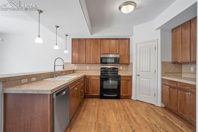 1571 Promontory Bluff View, Colorado Springs, CO 80921