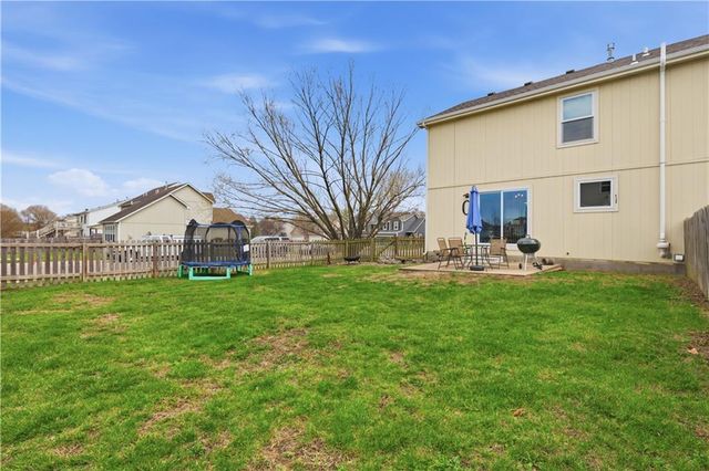 1304 S 5th Street E, Louisburg, KS 66053