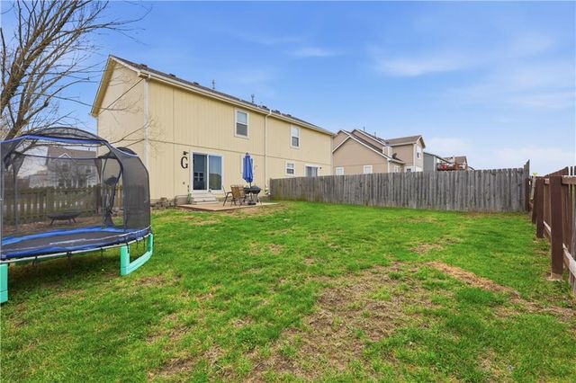 1304 S 5th Street E, Louisburg, KS 66053