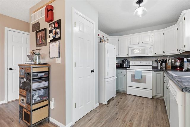 1304 S 5th Street E, Louisburg, KS 66053