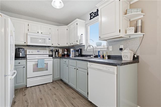 1304 S 5th Street E, Louisburg, KS 66053