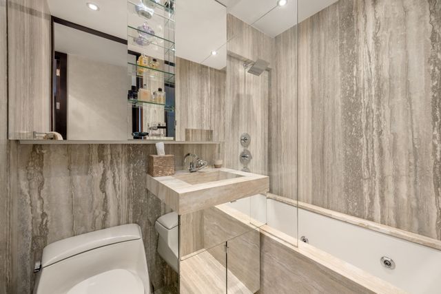 721 5th Ave Apt 47A, New York City, NY 10022