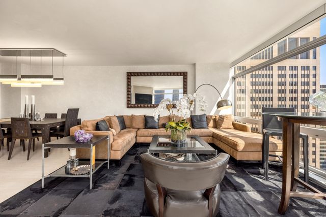721 5th Ave Apt 47A, New York City, NY 10022