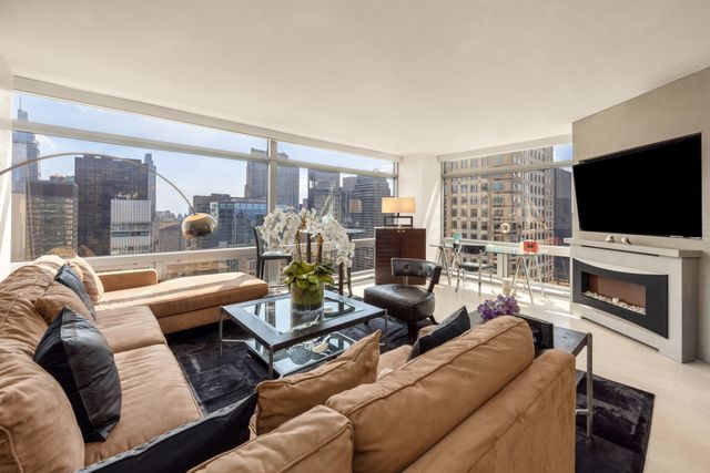 721 5th Ave Apt 47A, New York City, NY 10022