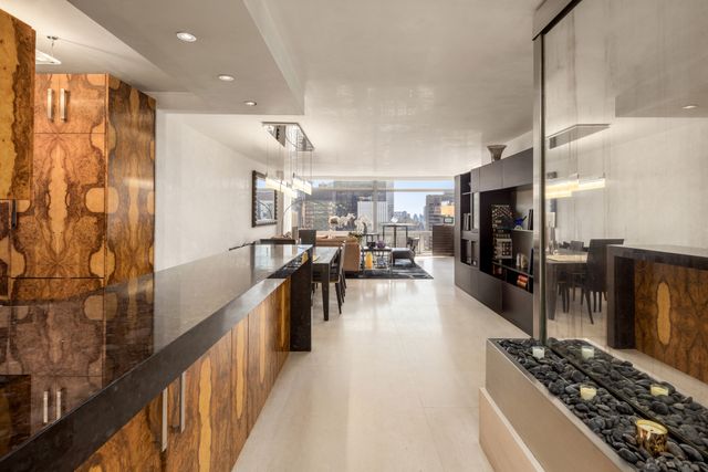 721 5th Ave Apt 47A, New York City, NY 10022