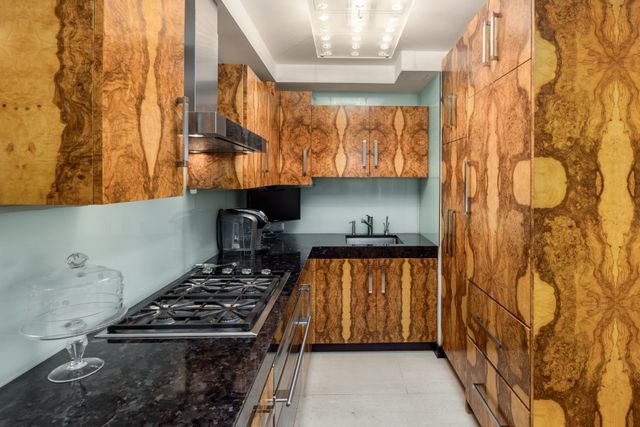 721 5th Ave Apt 47A, New York City, NY 10022
