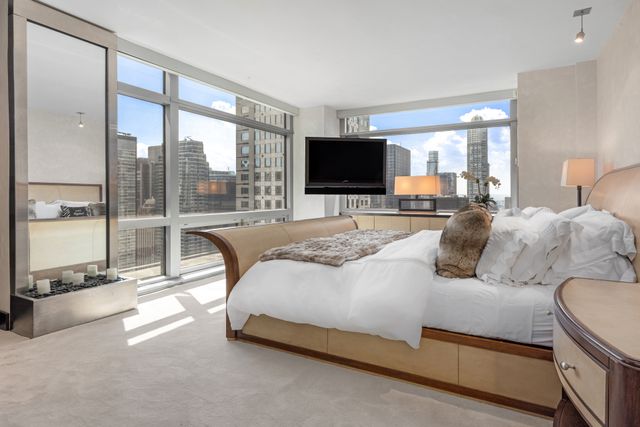 721 5th Ave Apt 47A, New York City, NY 10022