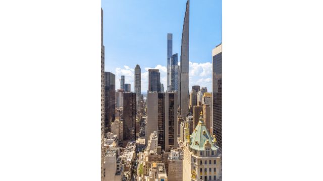 721 5th Ave Apt 47A, New York City, NY 10022
