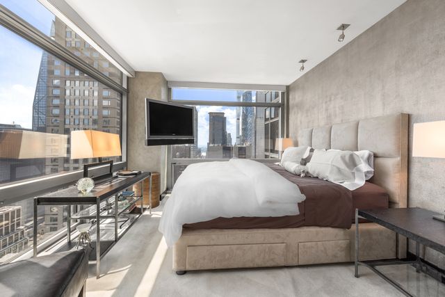 721 5th Ave Apt 47A, New York City, NY 10022