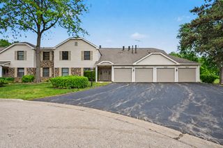 5235 Rockpointe Court 5235, Gurnee, IL 60031