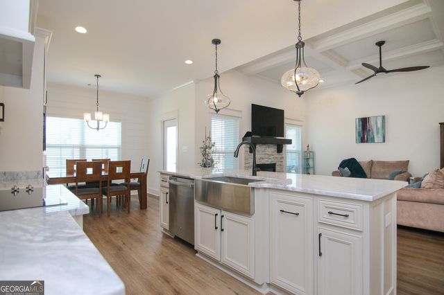 207 Old Hollow Way, Kathleen, GA 31047