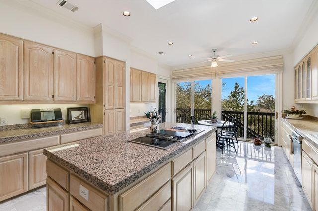 529 Buckeye TRL, West Lake Hills, TX 78746