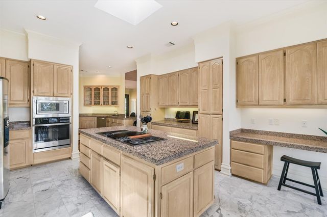 529 Buckeye TRL, West Lake Hills, TX 78746