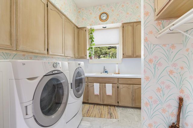 529 Buckeye TRL, West Lake Hills, TX 78746