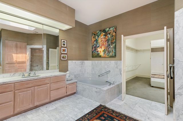 529 Buckeye TRL, West Lake Hills, TX 78746