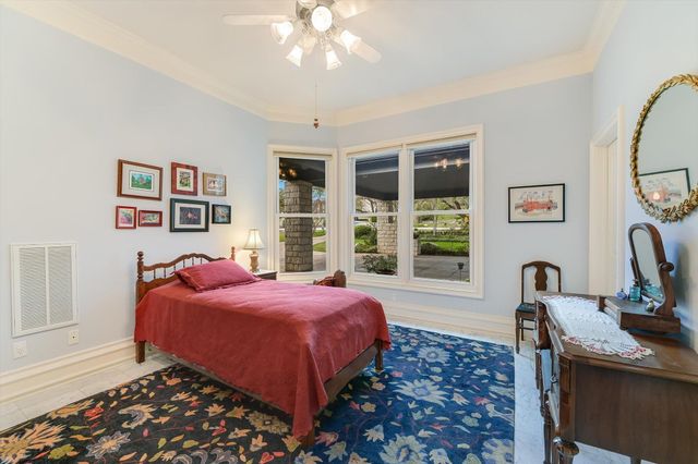 529 Buckeye TRL, West Lake Hills, TX 78746