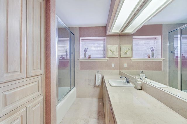 529 Buckeye TRL, West Lake Hills, TX 78746