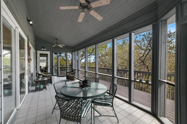 529 Buckeye TRL, West Lake Hills, TX 78746