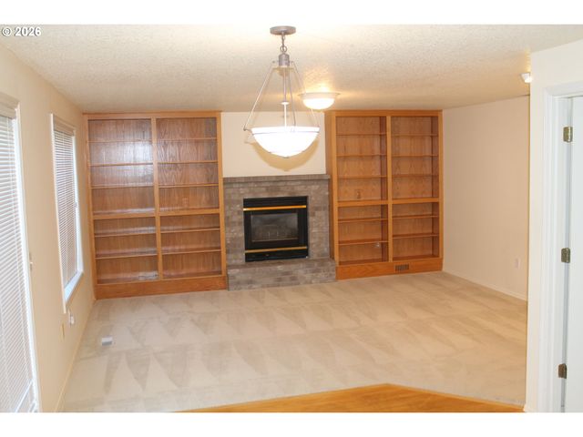 2120 Nw DOUGLAS Loop, Camas, WA 98607