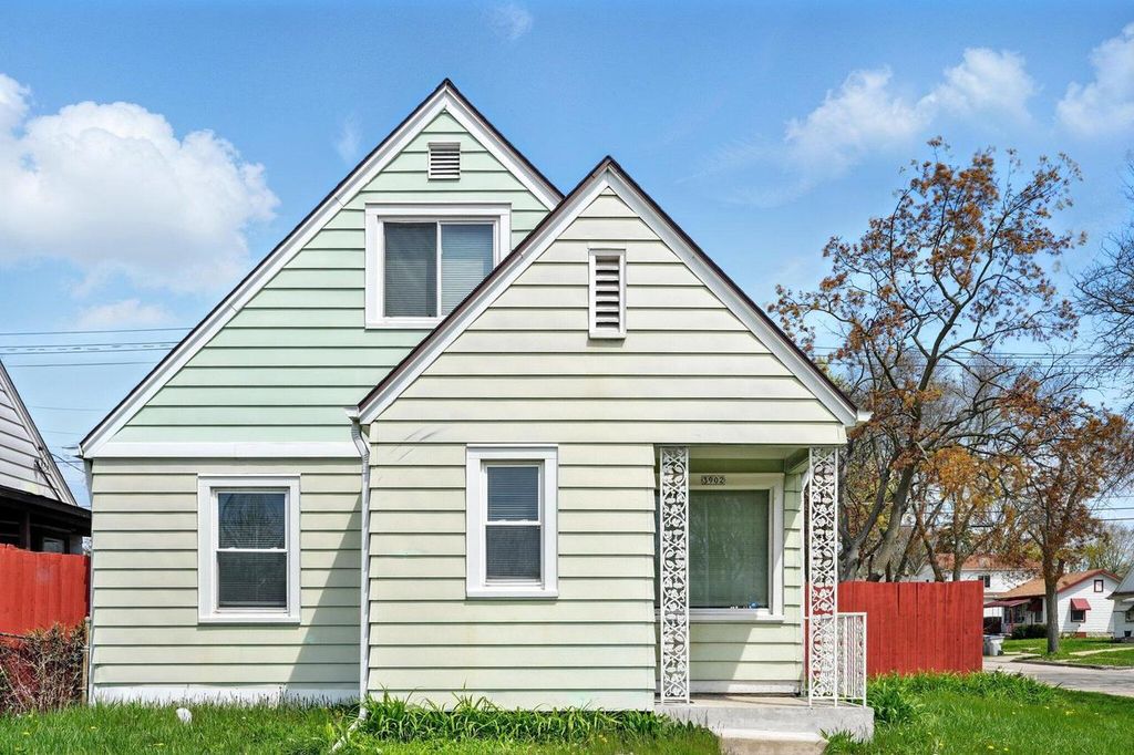 3902 W Hampton AVENUE, Milwaukee, WI 53209