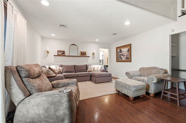 2504 Broadmoor Drive, Bryan, TX 77802