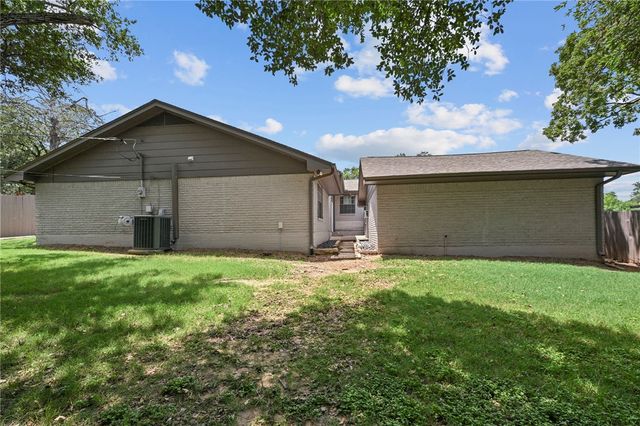 2504 Broadmoor Drive, Bryan, TX 77802