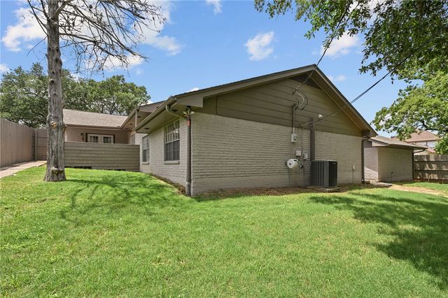 2504 Broadmoor Drive, Bryan, TX 77802