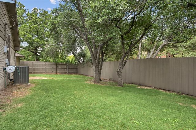 2504 Broadmoor Drive, Bryan, TX 77802