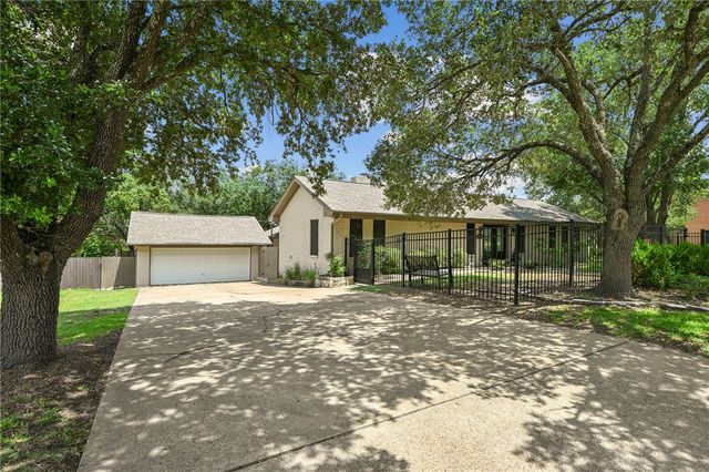 2504 Broadmoor Drive, Bryan, TX 77802
