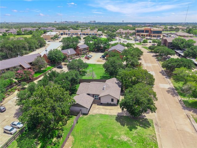2504 Broadmoor Drive, Bryan, TX 77802