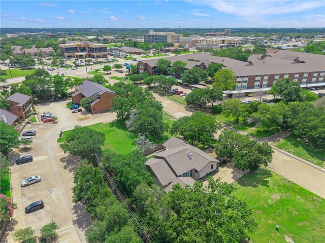 2504 Broadmoor Drive, Bryan, TX 77802