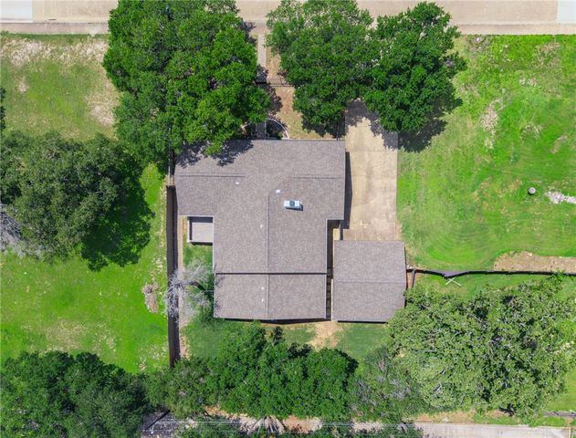 2504 Broadmoor Drive, Bryan, TX 77802