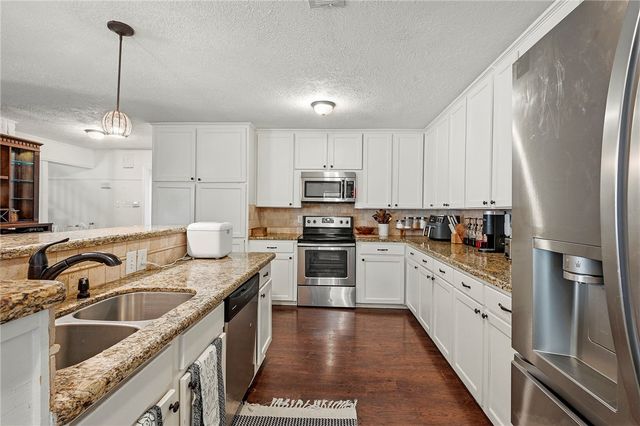 2504 Broadmoor Drive, Bryan, TX 77802