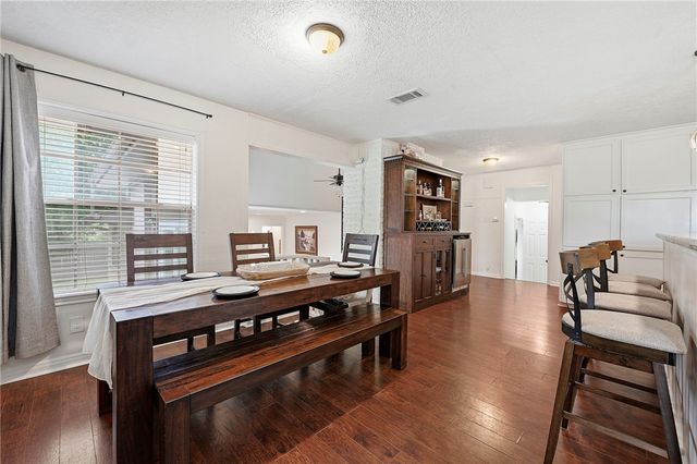 2504 Broadmoor Drive, Bryan, TX 77802