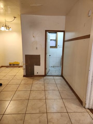 8 W 137th Place, Riverdale, IL 60827