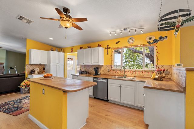 12 Apache Ridge Road, Santa Fe, NM 87505