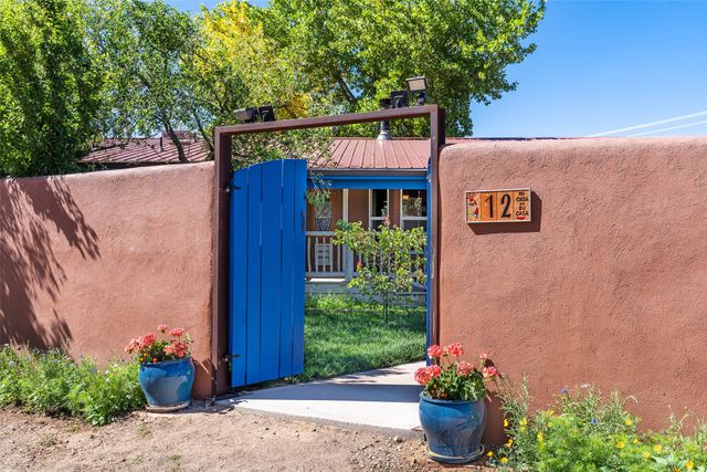 12 Apache Ridge Road, Santa Fe, NM 87505